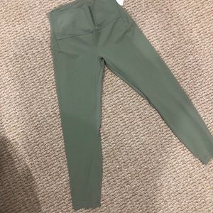 Lulu lemon Nulu Fold HR Yoga tight.  Sz 10  25 in